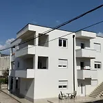 Otium Apartment *